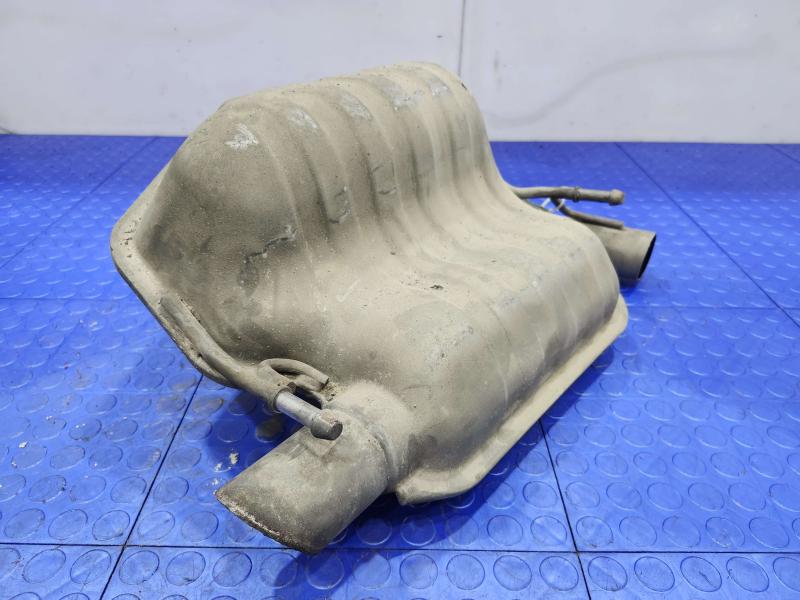 2013 Chrysler 300 Muffler