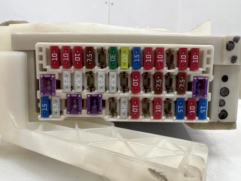 2010 Toyota Prius Cabin Fuse Box