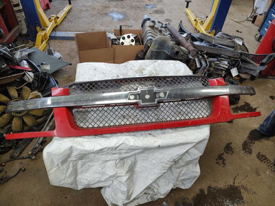 2002 Chevrolet Avalanche 1500 Grille