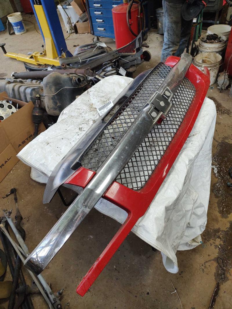 2002 Chevrolet Avalanche 1500 Grille