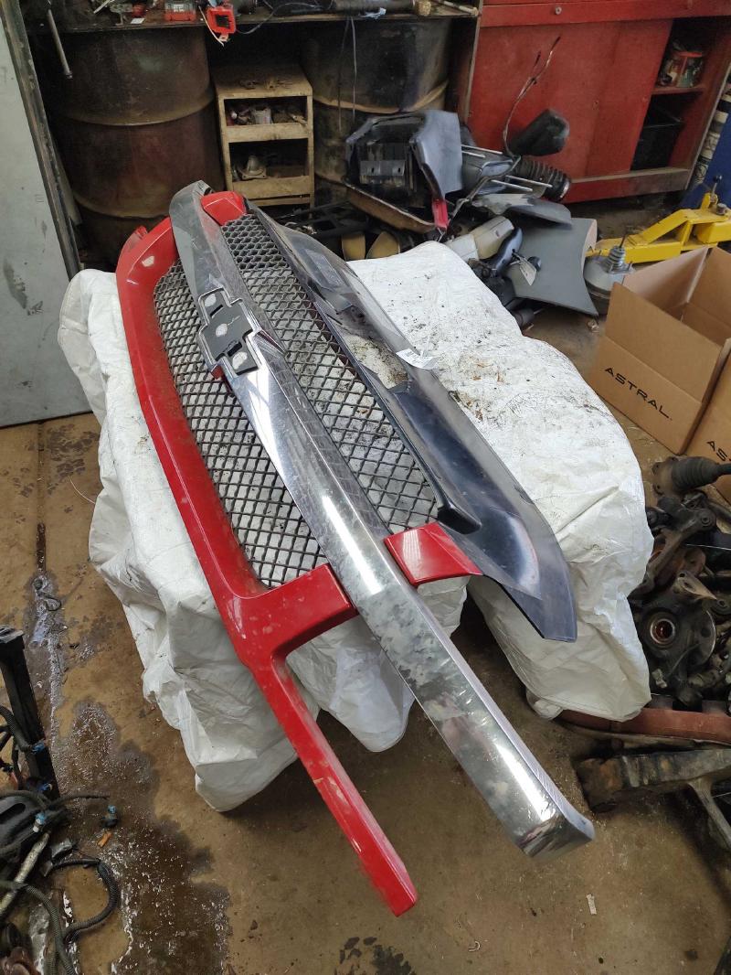2002 Chevrolet Avalanche 1500 Grille