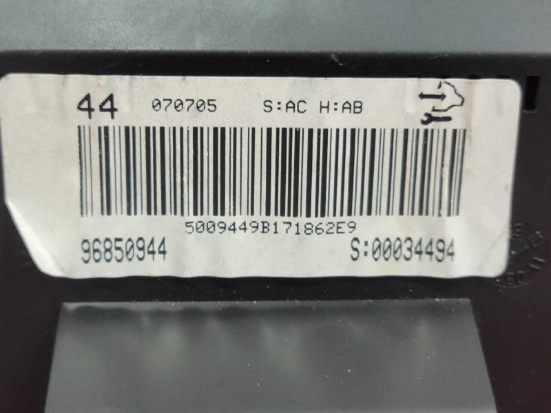 2008-2009 Saturn Vue Instrument Cluster Speedometer Genuine OEM 96850944