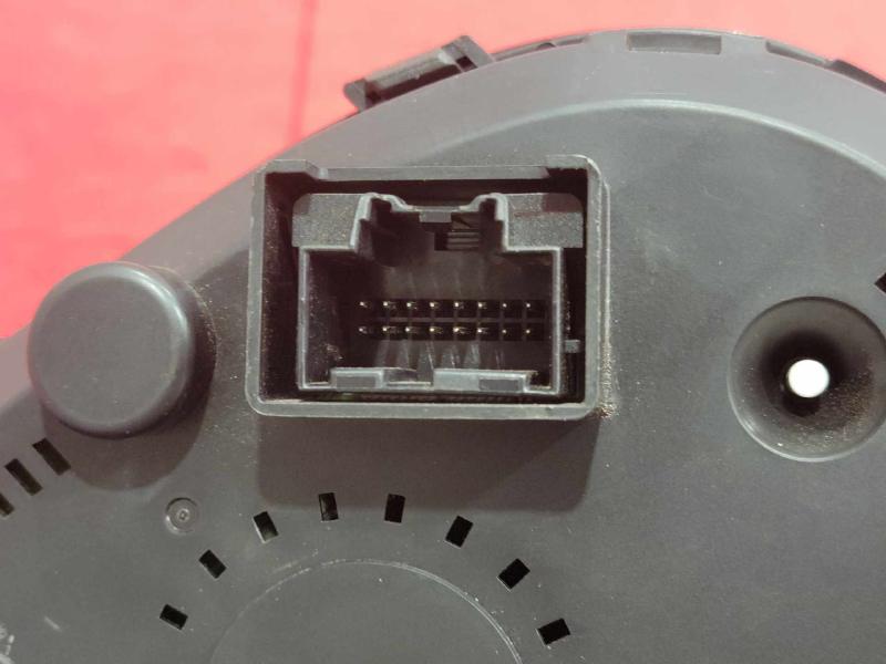2008-2009 Saturn Vue Instrument Cluster Speedometer Genuine OEM 96850944