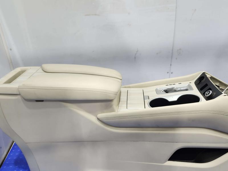 2015 Nissan Murano Front Console