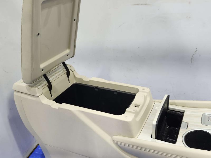 2015 Nissan Murano Front Console