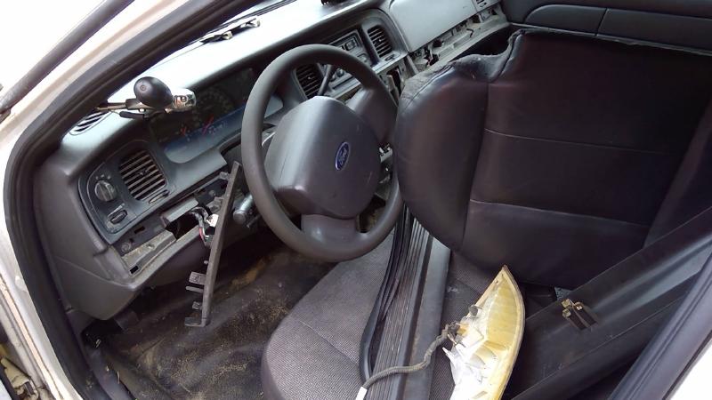2005 Ford Crown Victoria Quarter Panel