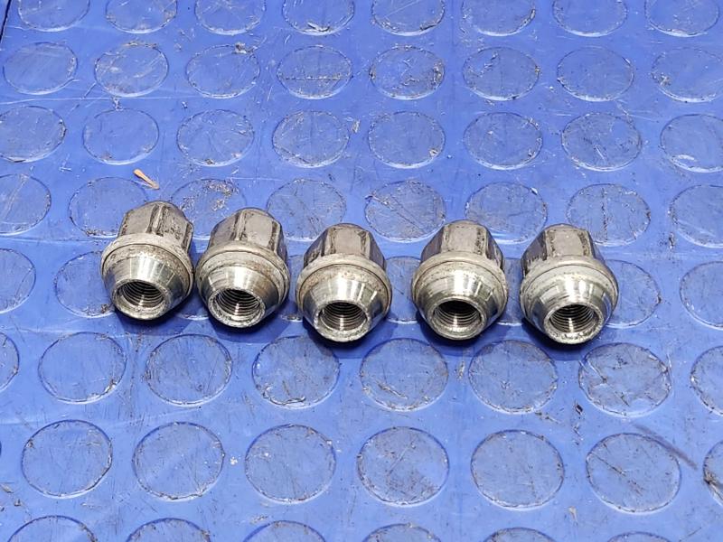 2014 Ford Mustang Lug Nuts