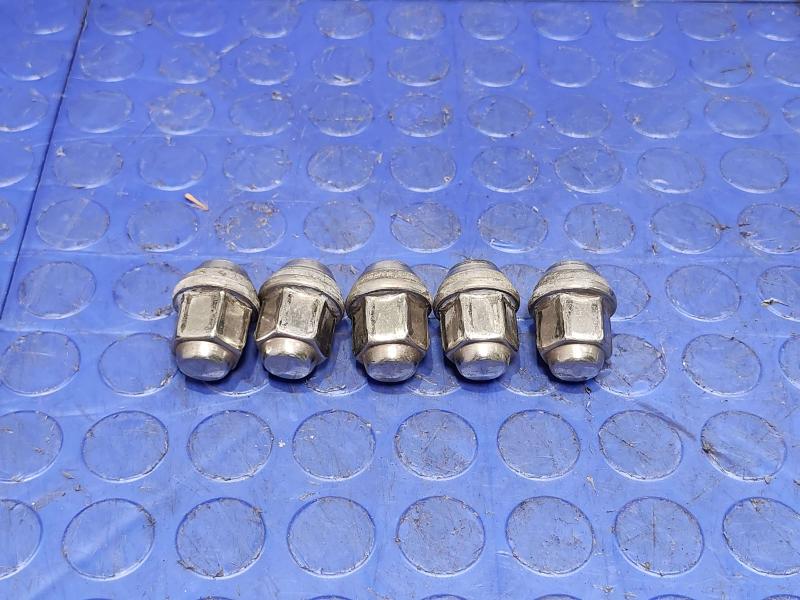 2014 Ford Mustang Lug Nuts