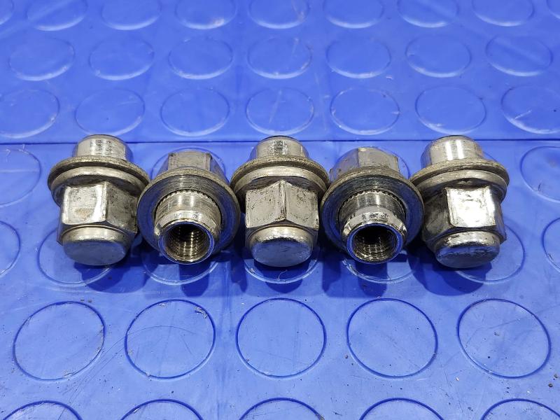 2013 Toyota Prius Lug Nuts