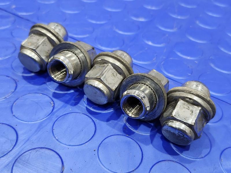 2013 Toyota Prius Lug Nuts