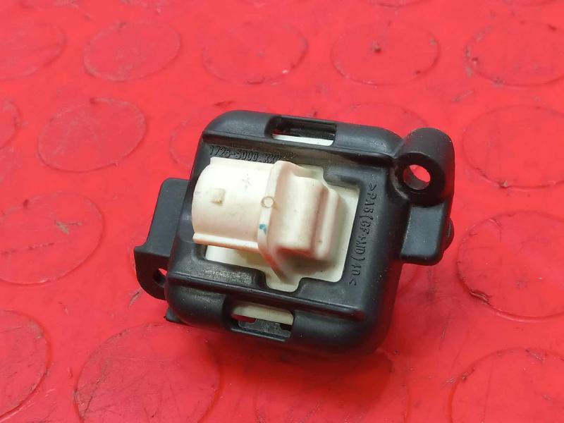 2015-2017 Chrysler 200 Rear Trunk Camera Projector Genuine OEM 68230085AF