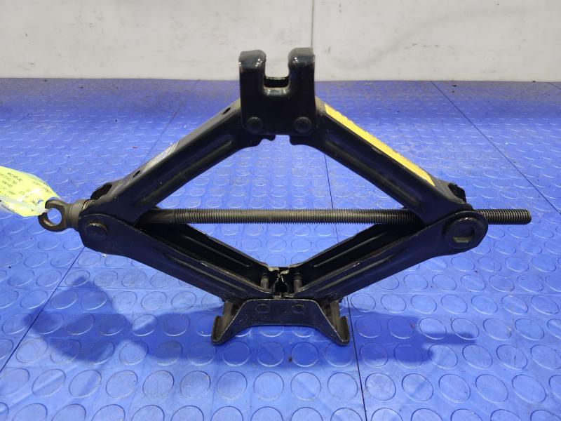 2010 Toyota Prius Jack Assembly
