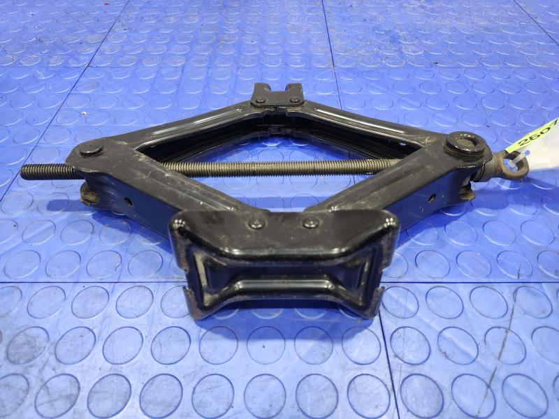 2010 Toyota Prius Jack Assembly