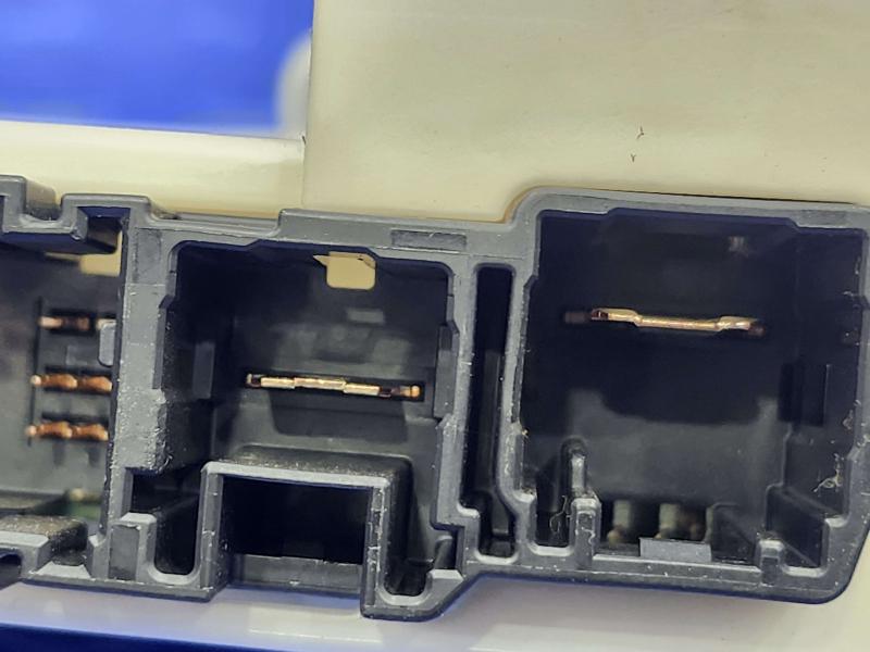 2017 Toyota Prius Cabin Fuse Box