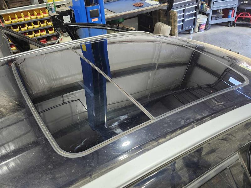 2012 Volvo XC60 Roof Glass (Glass Only)