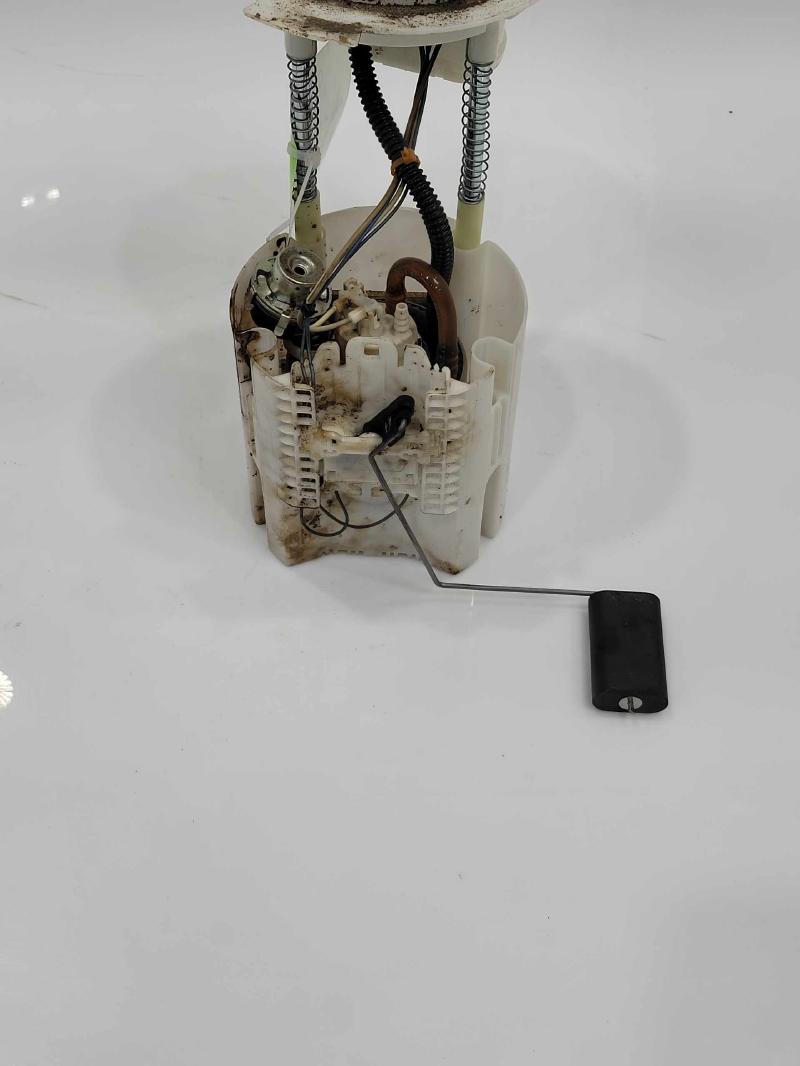 2015 2016 Chrysler 200 2.4L Fuel Pump Assembly OEM 68166589AC