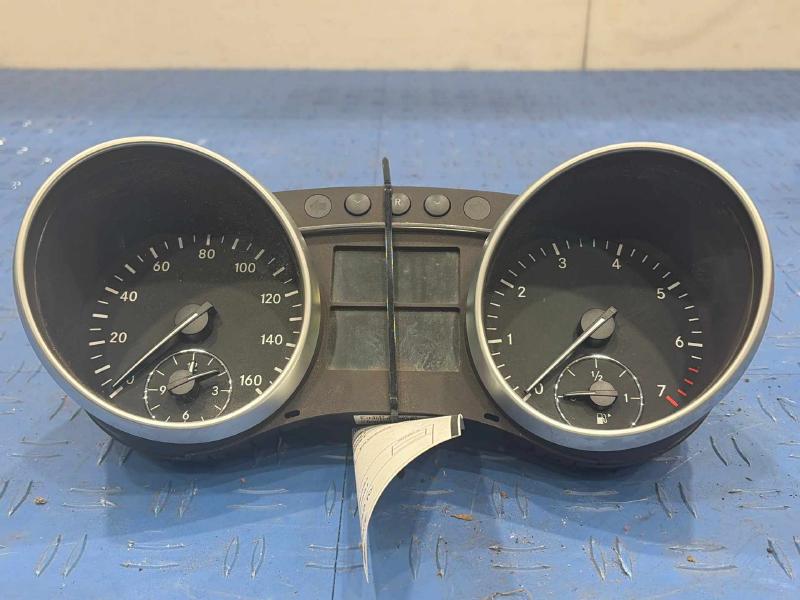 2010 Mercedes ML-Class Speedometer