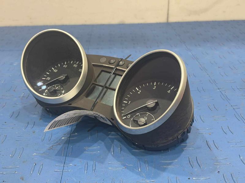 2010 Mercedes ML-Class Speedometer