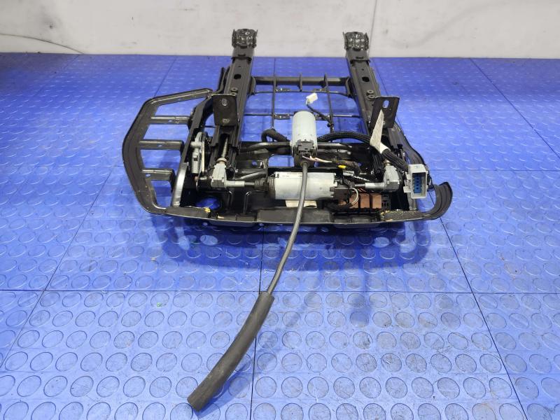 2011 Maserati Quattroporte Seat Track