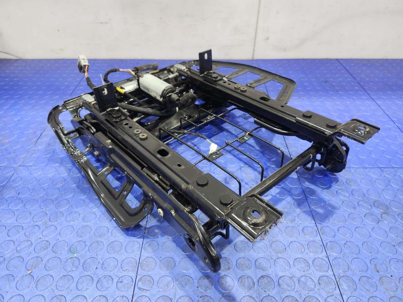 2011 Maserati Quattroporte Seat Track