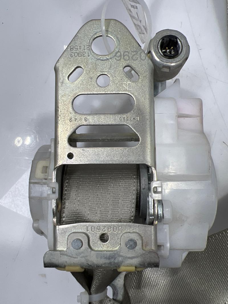 2013 Toyota Prius Front Seat Belt