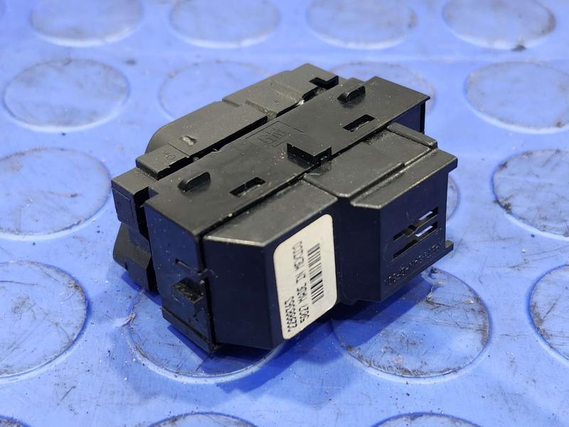 2016 Cadillac ATS Door Switch Front