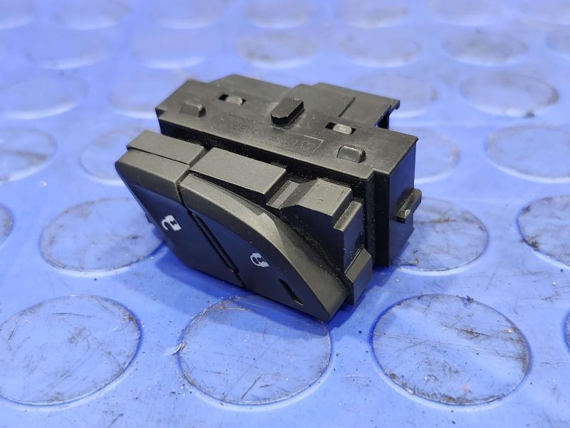 2016 Cadillac ATS Door Switch Front