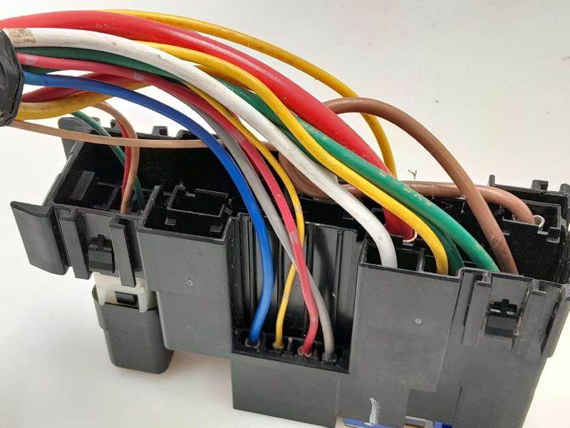 2016 Nissan Frontier Cabin Fuse Box