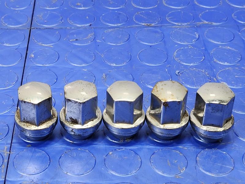 2015 Ford Mustang Lug Nuts