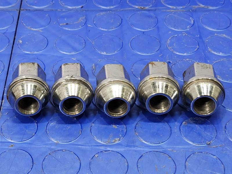 2015 Ford Mustang Lug Nuts