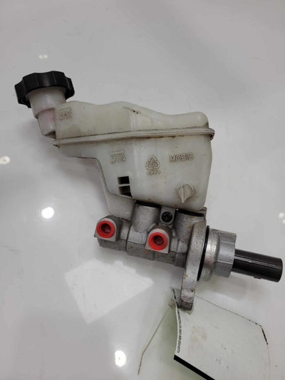2012 - 2017 Hyundai Veloster Brake Master Cylinder Assembly OEM 585102V200