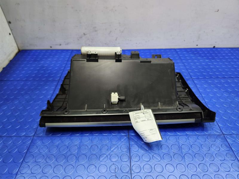 2013 Infiniti FX35 Glove Box