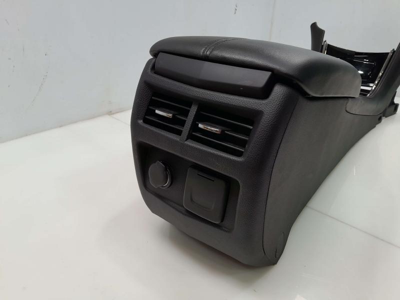 2014 Cadillac ATS Front Console