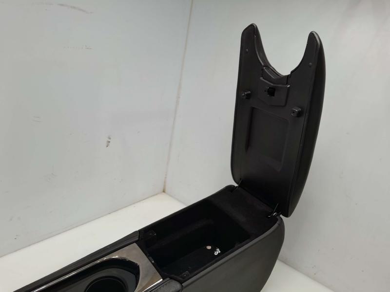 2014 Cadillac ATS Front Console