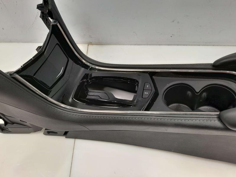 2014 Cadillac ATS Front Console