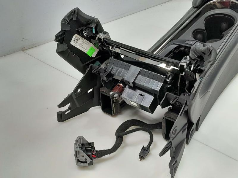2014 Cadillac ATS Front Console