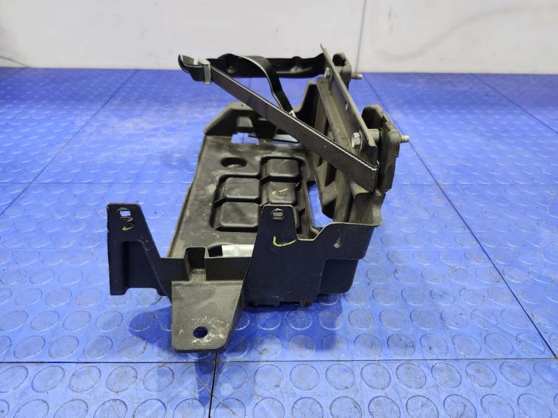 2013 Chrysler 300 Battery Tray