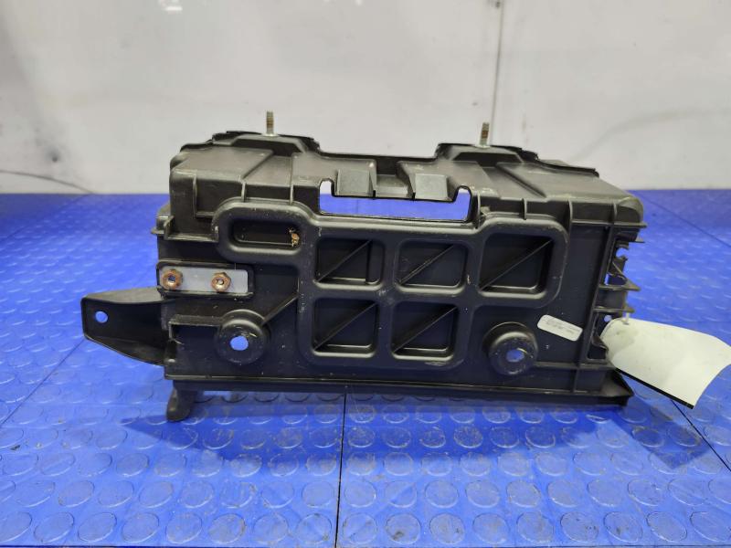 2013 Chrysler 300 Battery Tray