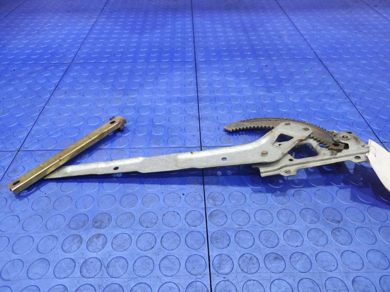 1992 Isuzu NPR Front Door Regulator