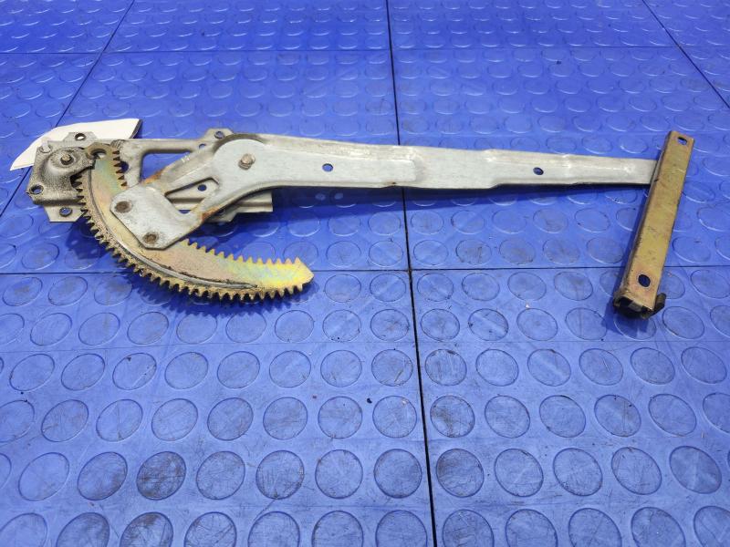 1992 Isuzu NPR Front Door Regulator