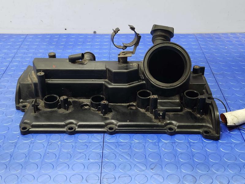 2011 Infiniti QX56 Valve Cover