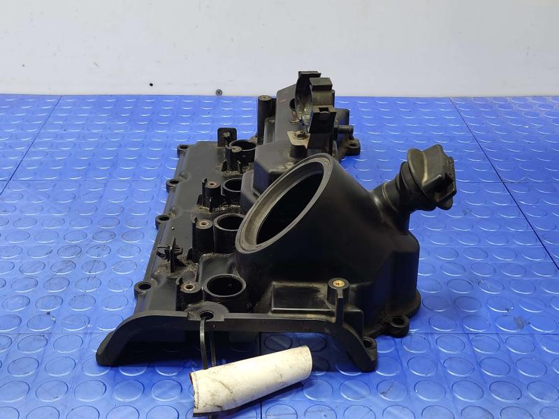 2011 Infiniti QX56 Valve Cover