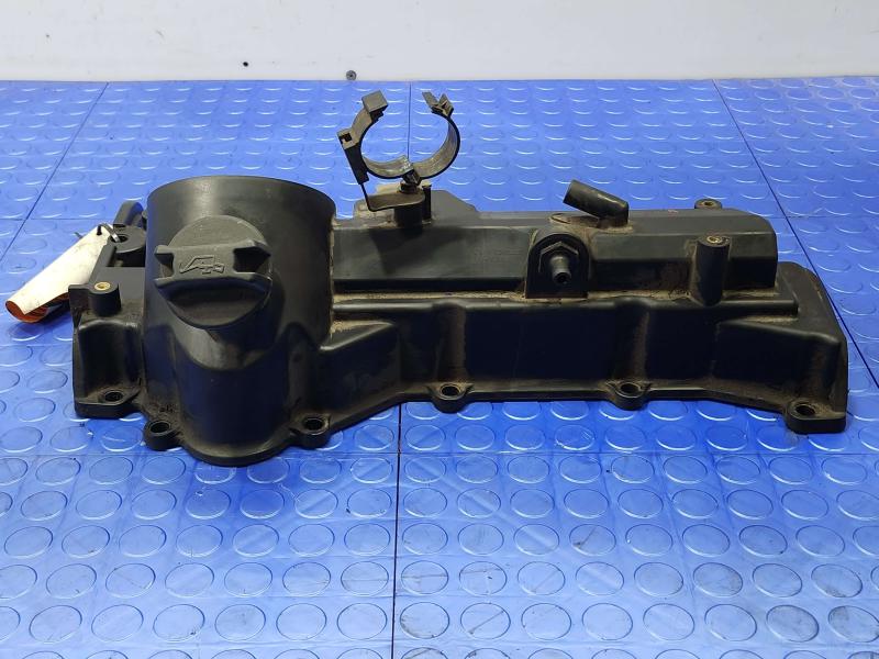 2011 Infiniti QX56 Valve Cover