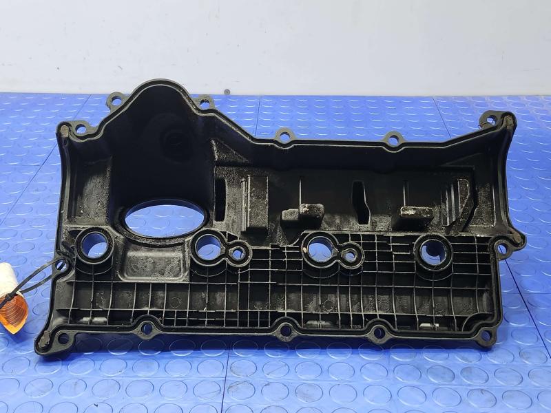 2011 Infiniti QX56 Valve Cover