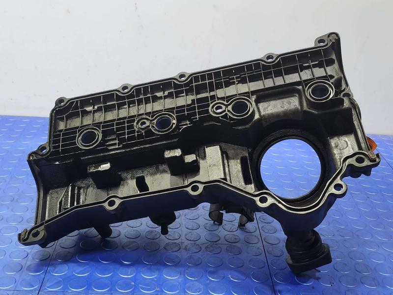 2011 Infiniti QX56 Valve Cover