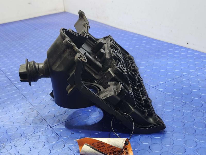 2011 Infiniti QX56 Valve Cover