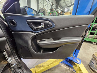 2015 Chrysler 200 Front Door Trim Panel