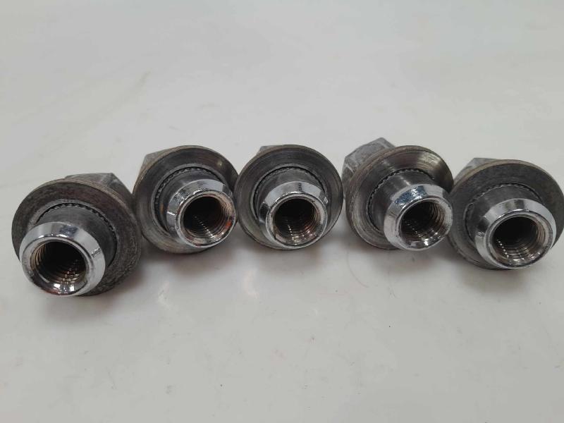 2011 Toyota RAV4 Lug Nuts