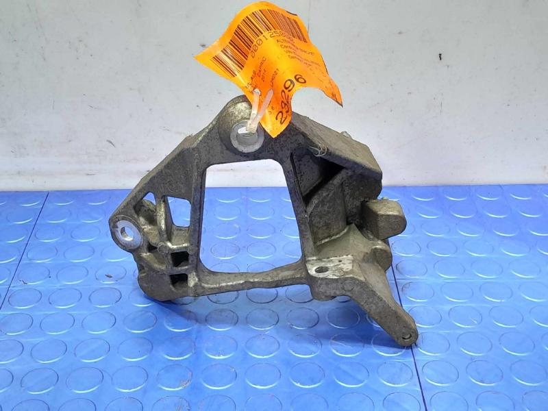 2014 Chevrolet Caprice Alternator Bracket