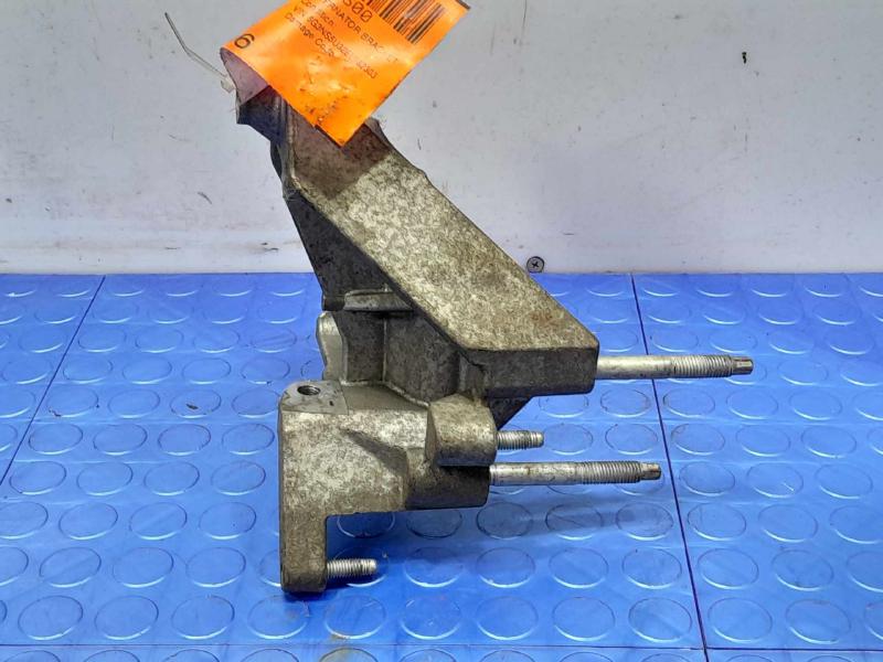 2014 Chevrolet Caprice Alternator Bracket